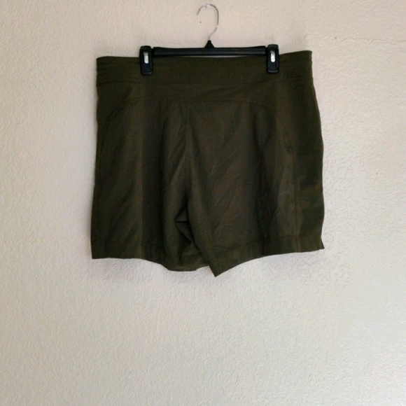 🥀3/$20 Athletic shorts in forest green XL - Picture 2 of 9